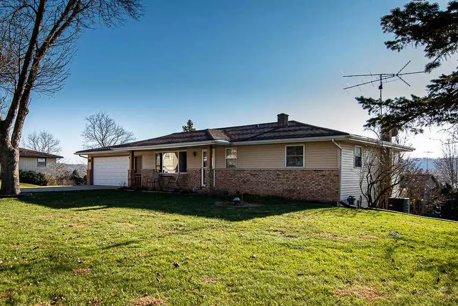 1593 Thomas St, Hazel Green, WI 53811