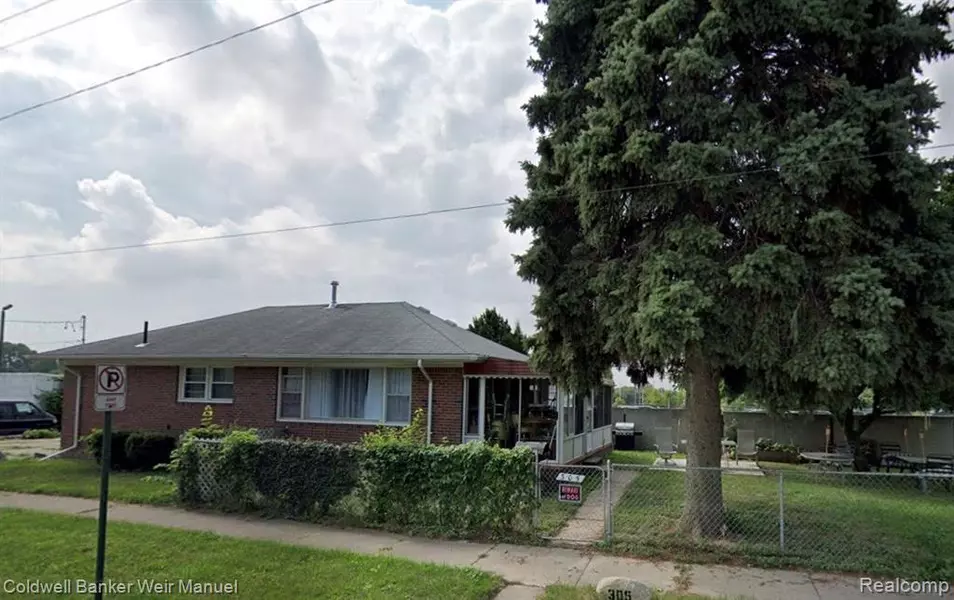 305 IROQUOIS ST Street, Mount Clemens, MI 48043 6526