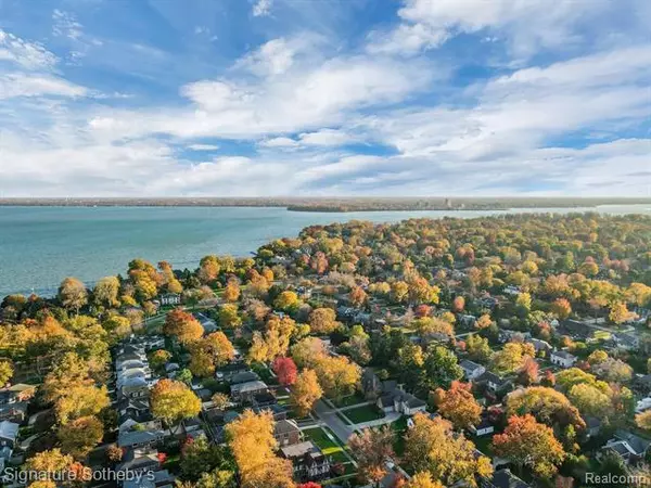 Grosse Pointe Park, MI 48230,1010 BALFOUR ST