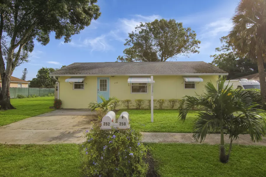 250 Perry AVE, Greenacres, FL 33463