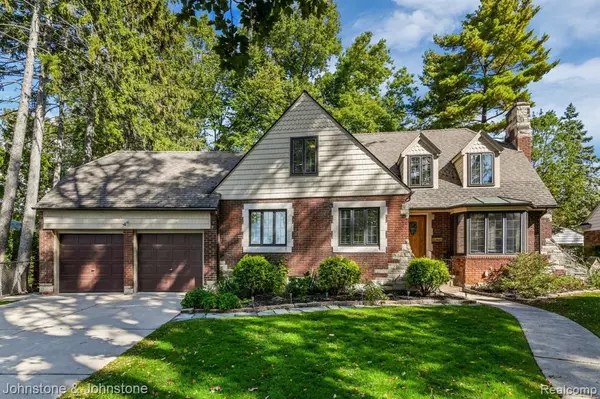 Grosse Pointe Farms, MI 48236,352 Moselle Place