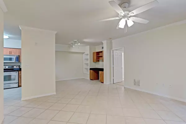 West Palm Beach, FL 33411,6458 Emerald Dunes DR 108