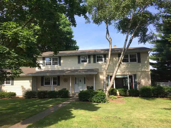 Sun Prairie, WI 53590,104 Greenbriar Dr