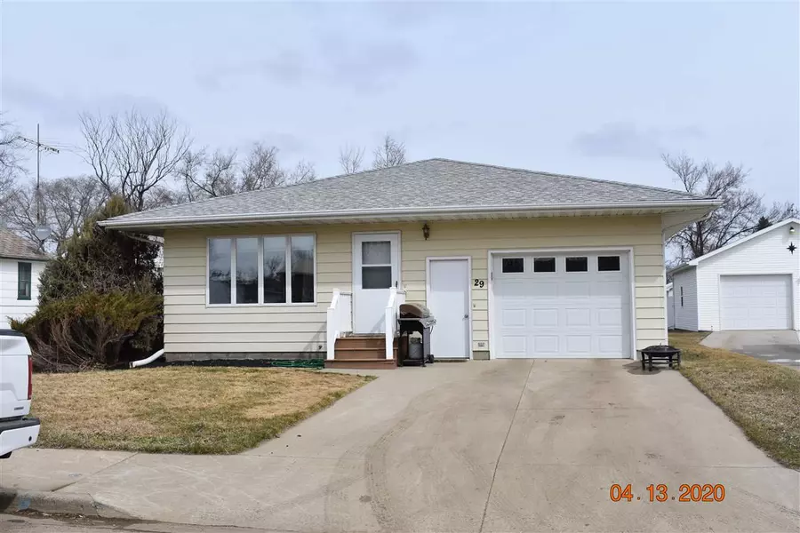 29 NE 4th Ave, Garrison, ND 58540