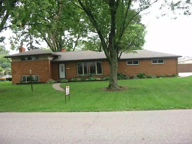 45278 HECKER, Utica, MI 48317