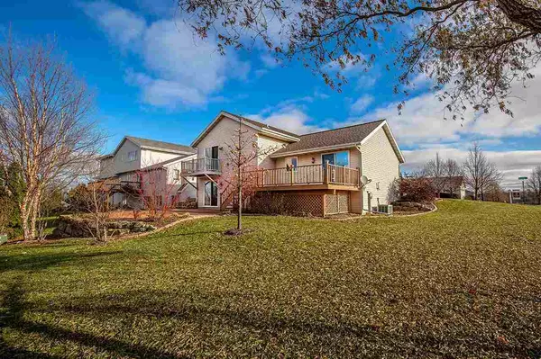 5206 MONARDA CT, Mcfarland, WI 53558