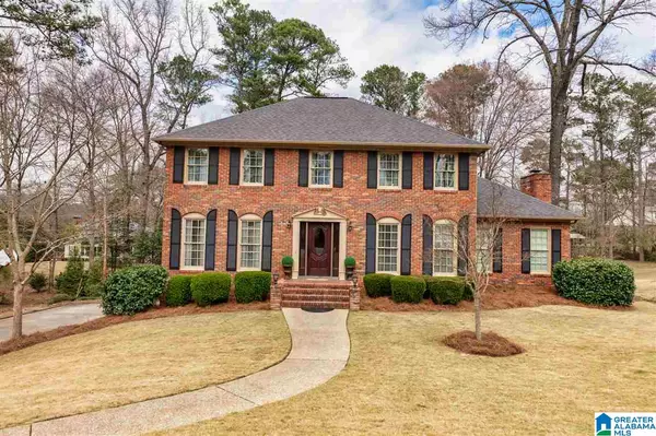 2520 OLD OAK CIR, Vestavia Hills, AL 35243