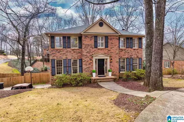 2501 OLD OAK LN, Vestavia Hills, AL 35243