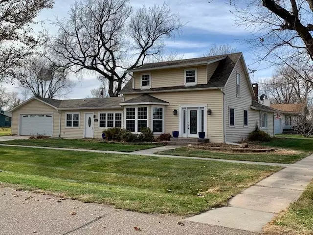 208 N 4th Street, Doniphan, NE 68832