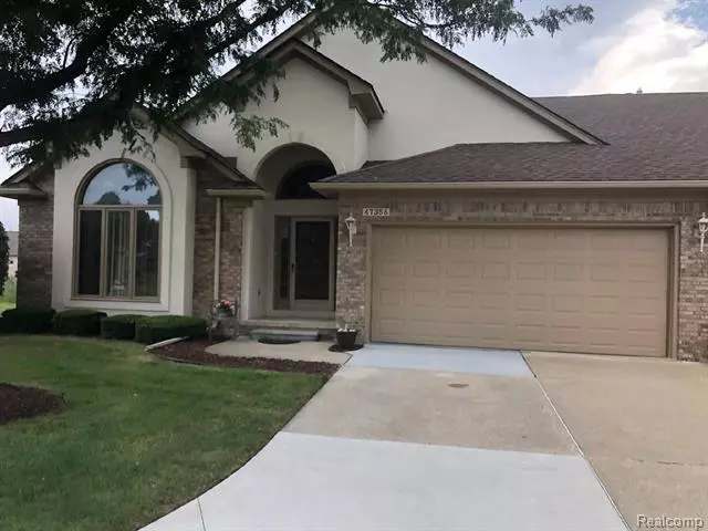 47356 HUNTERS CHASE DR, Macomb, MI 48042