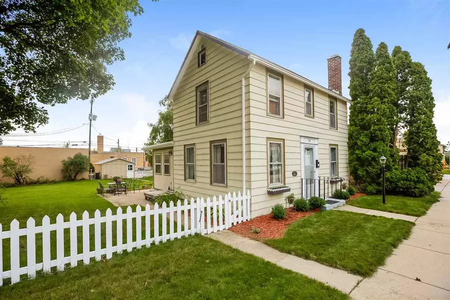 219 E Washington St, Stoughton, WI 53589