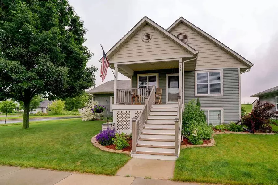 231 S Musket Ridge Dr, Sun Prairie, WI 53590