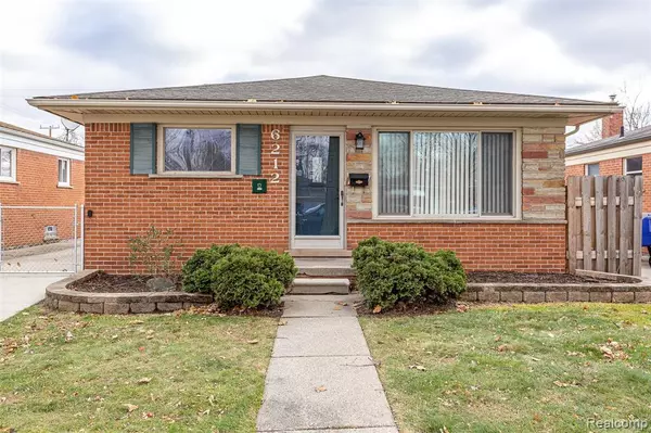 Dearborn Heights, MI 48127 3103,6212 COLONIAL Street