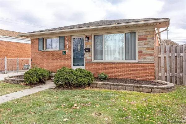 Dearborn Heights, MI 48127 3103,6212 COLONIAL Street