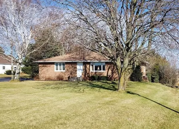 130 E Hillcrest Rd, Mishicot, WI 54241