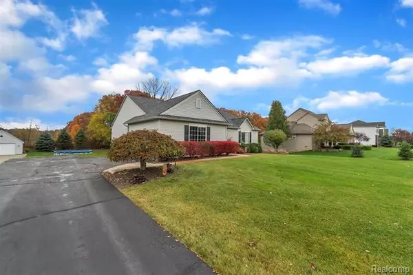 Howell, MI 48843,2818 BUTTERCUP CRT