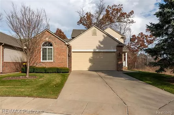 10499 Viewtop CRT, Hartland Twp, MI 48353