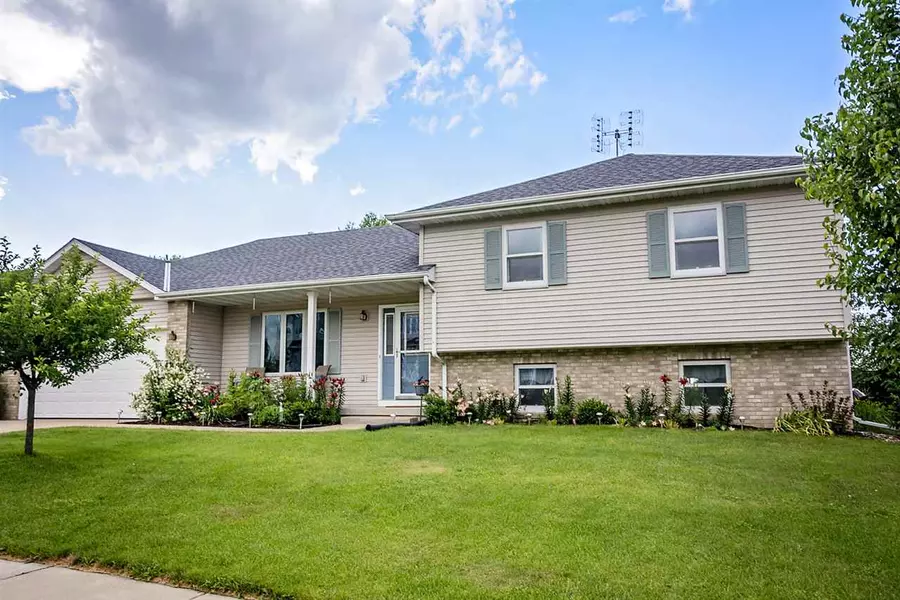 1832 Cedarbrook Ln, Stoughton, WI 53589