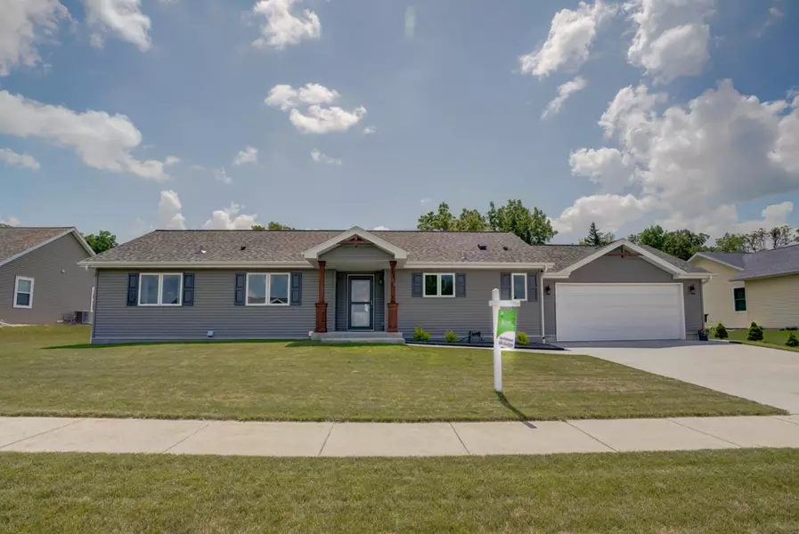 148 Natures Tr, Fall River, WI 53932