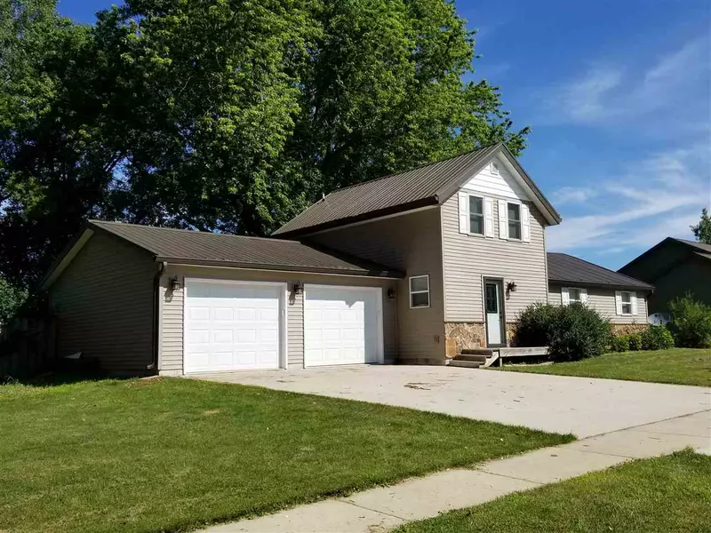 630 N Main St, Fall River, WI 53932