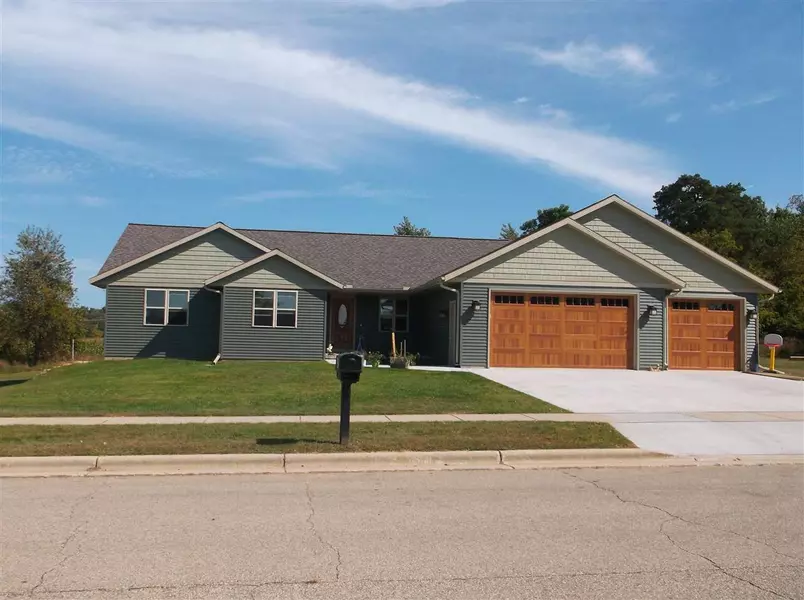 412 Country View Dr, Rio, WI 53960