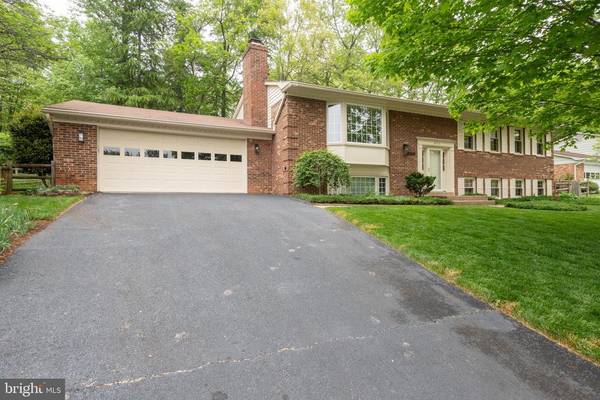 Annandale, VA 22003,8446 CHAPELWOOD CT