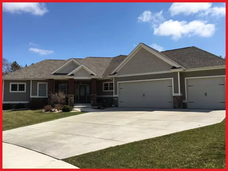 1012 Forest View CT, Lake Mills, WI 53551-2007