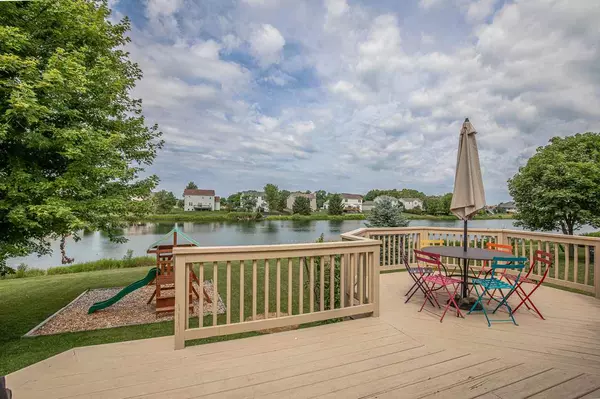 333 Stonefield Dr, Lake Mills, WI 53551