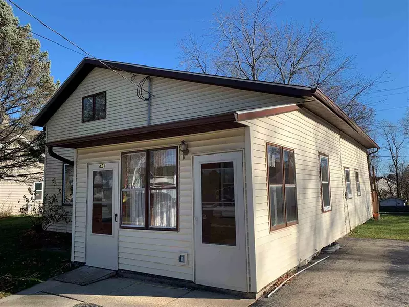 421 N Main St, Fall River, WI 53932