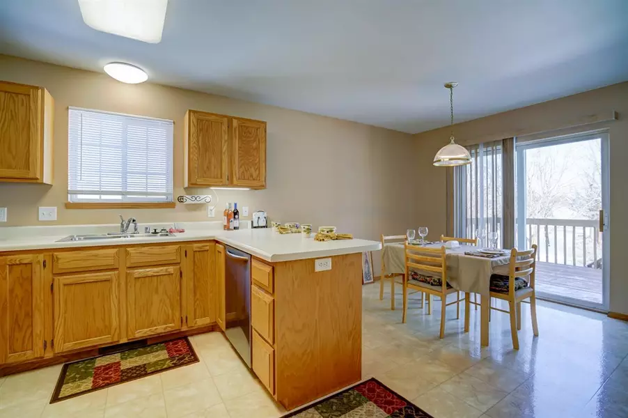 5237 Ridge Oak Dr, Madison, WI 53704