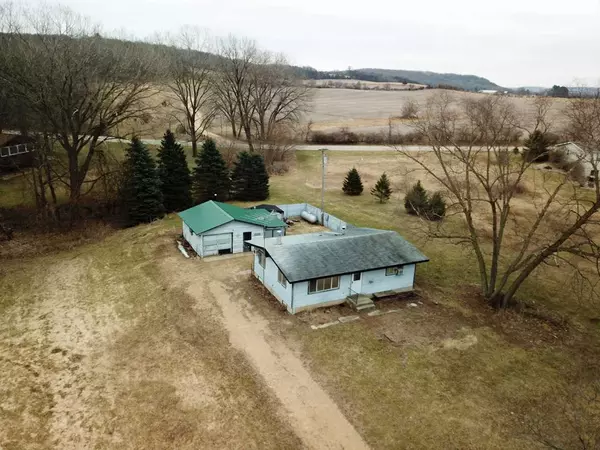 N4102 County Road V, Poynette, WI 53955