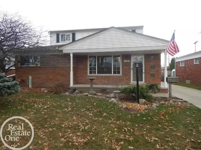 28824 Rockwood St, Saint Clair Shores, MI 48081