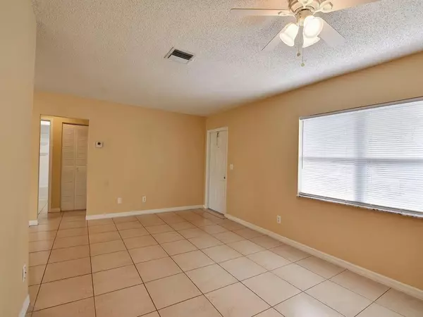 Port Saint Lucie, FL 34983,538 NE Solida CIR