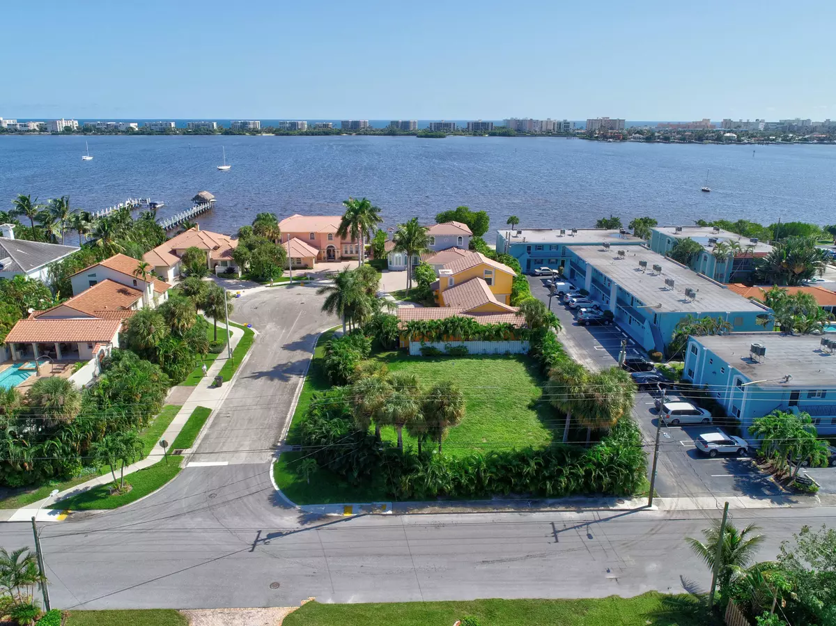 Lake Worth Beach, FL 33460,7 Lakeside Palms CT