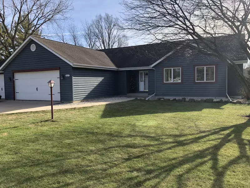 31217 Red Oak Ln, Waterford, WI 53185