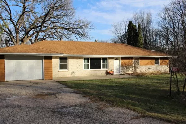 W8210 Kent Rd, Poynette, WI 53955