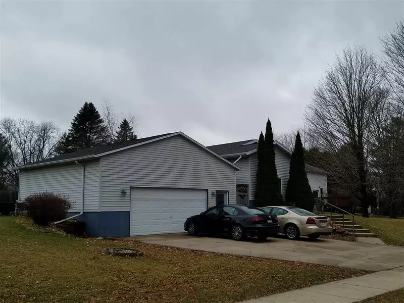 1241 Vernon St, Stoughton, WI 53589