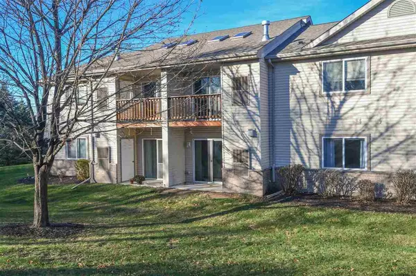 850 Evergreen Dr #6, Hartford, WI 53027-2457