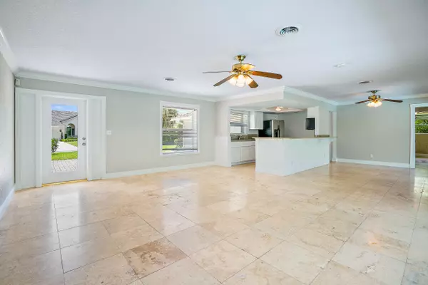 Tequesta, FL 33469,217 Golfview DR