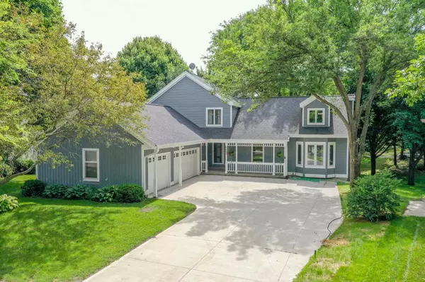 7865 E Oakbrook Cir, Madison, WI 53717