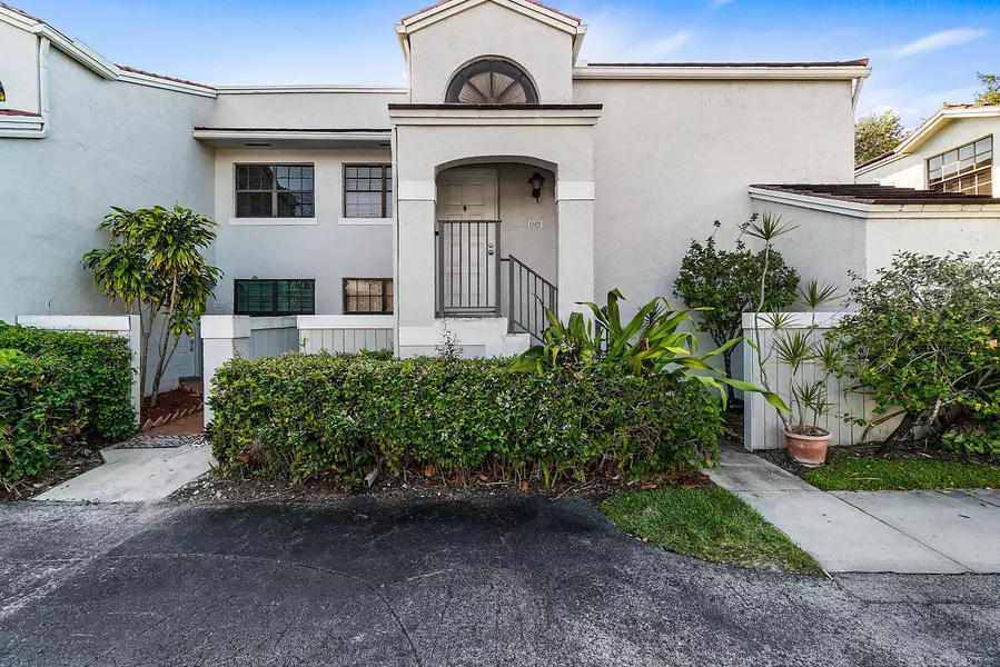 11971 NW 11th ST 11971, Pembroke Pines, FL 33026