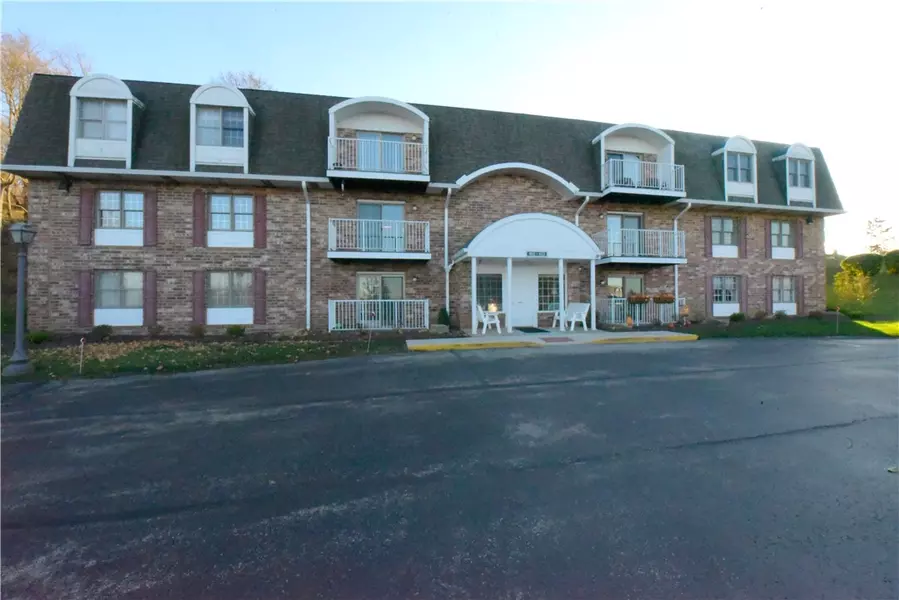 407 Clubhouse Dr, Washington, PA 15301