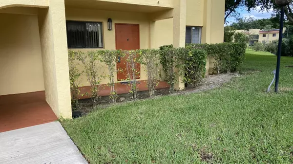 Boca Raton, FL 33486,900 SW 9th Street CIR 106