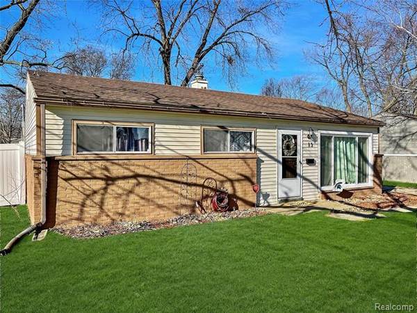 13 LYONS DR,  Troy,  MI 48083