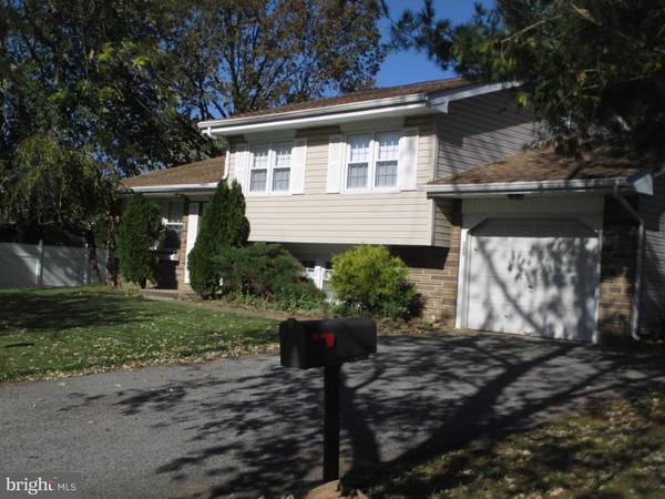 421 HICKORY AVE, Carneys Point, NJ 08069