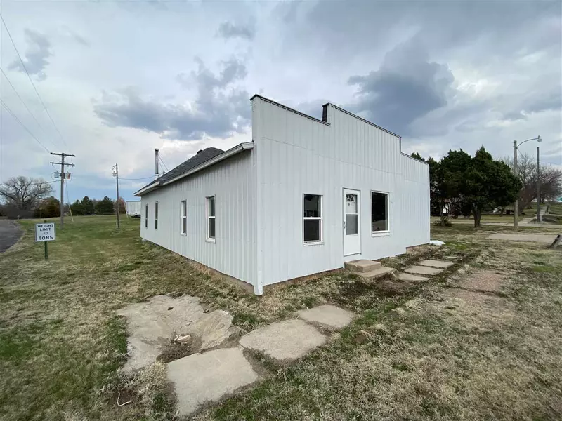 4090 Lincoln Avenue, Ayr, NE 68925