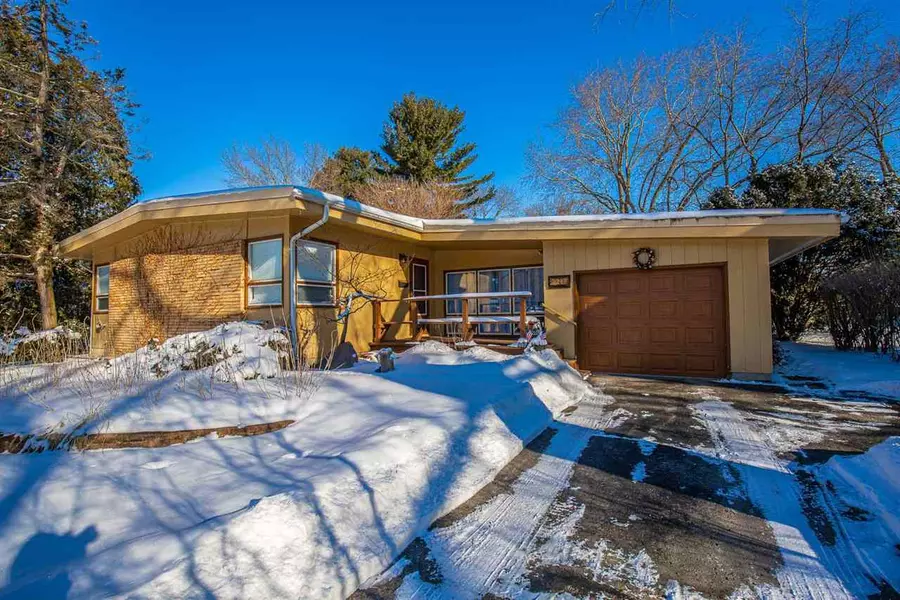 2217 Tanager Tr, Madison, WI 53711