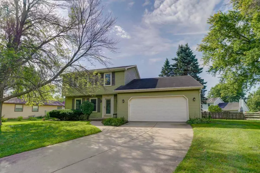 5701 Smithfield Cir, Fitchburg, WI 53719