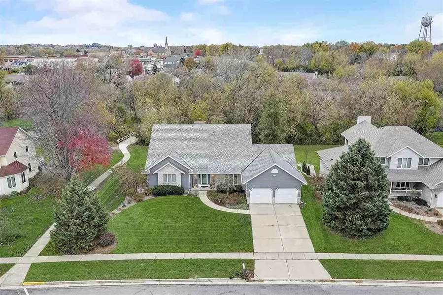 200 Fairbrook Dr, Waunakee, WI 53597