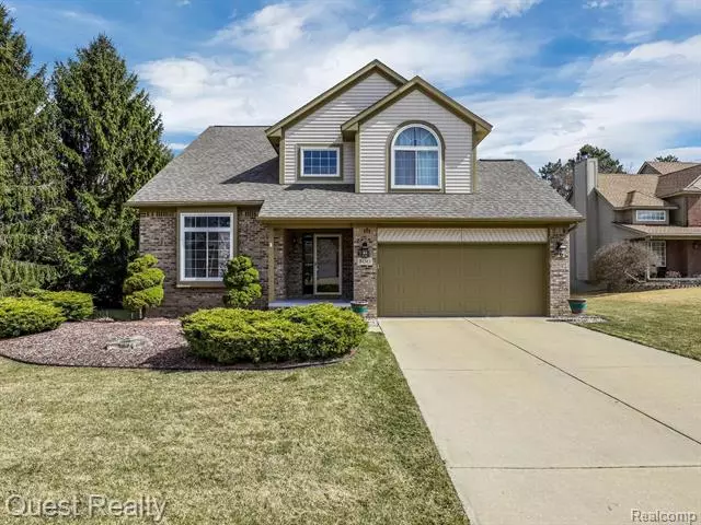 500 PINELAND TRL, Waterford, MI 48327